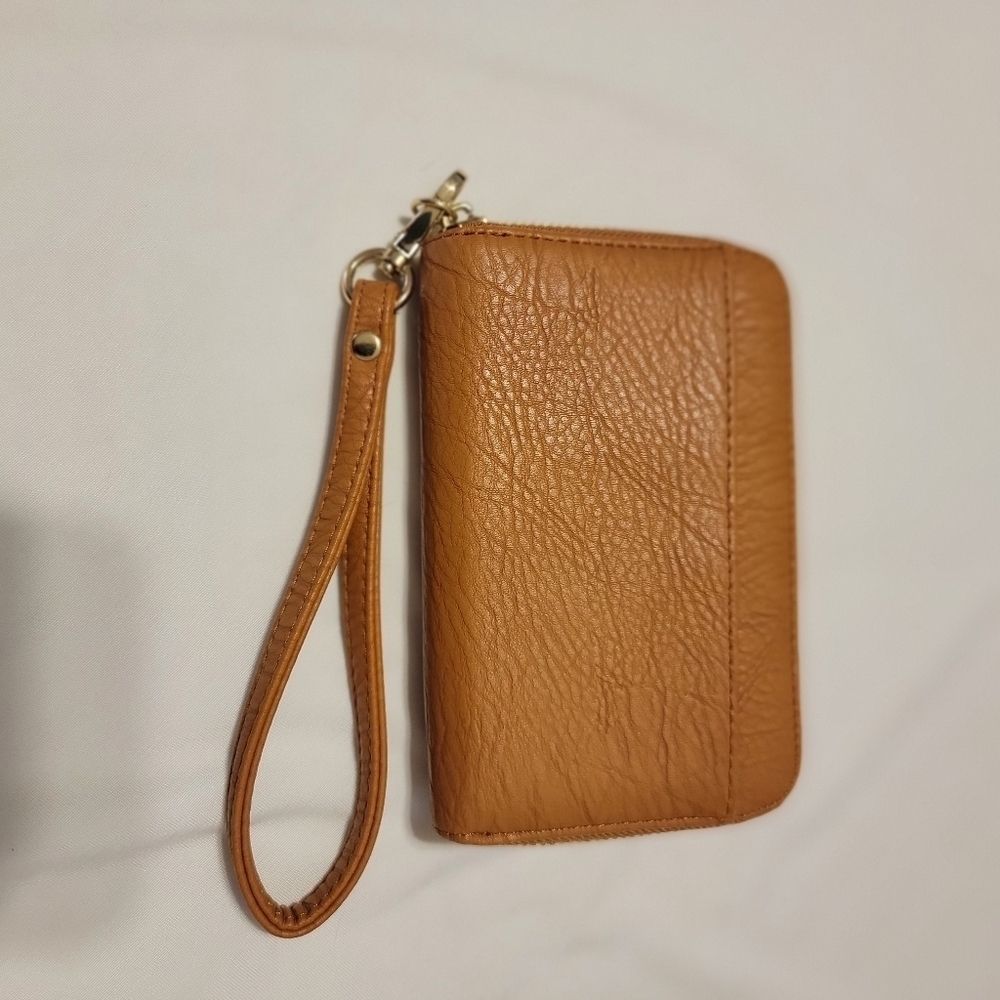 NWOT Faux Leather Wristlet - Picture 1 of 7
